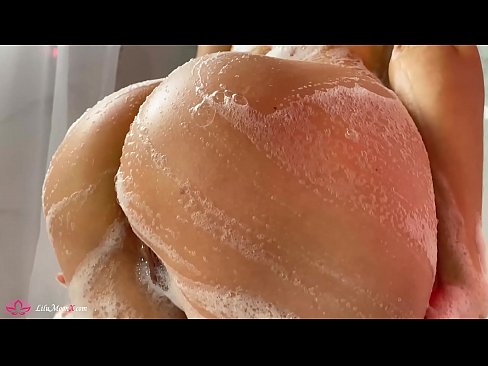 ❤️ Brunette dushda kuchli orgazm uchun vibrator bilan mushukni onanizm qiladi seks da bizda ﹏